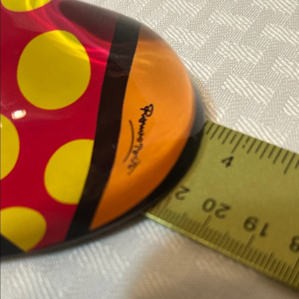 Romero Britto Glass Heart Paperweight-Fun Design - Picture 6 of 7